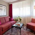 Warwick Champs-elysees Hotel 4*