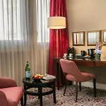 Warwick Champs-elysees Hotel 4*