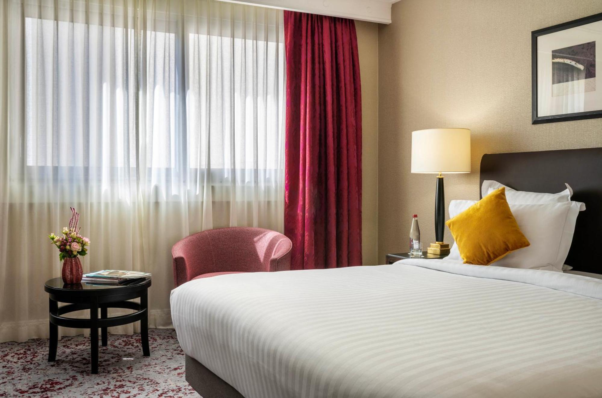Warwick Champs-elysees Hotel 4*