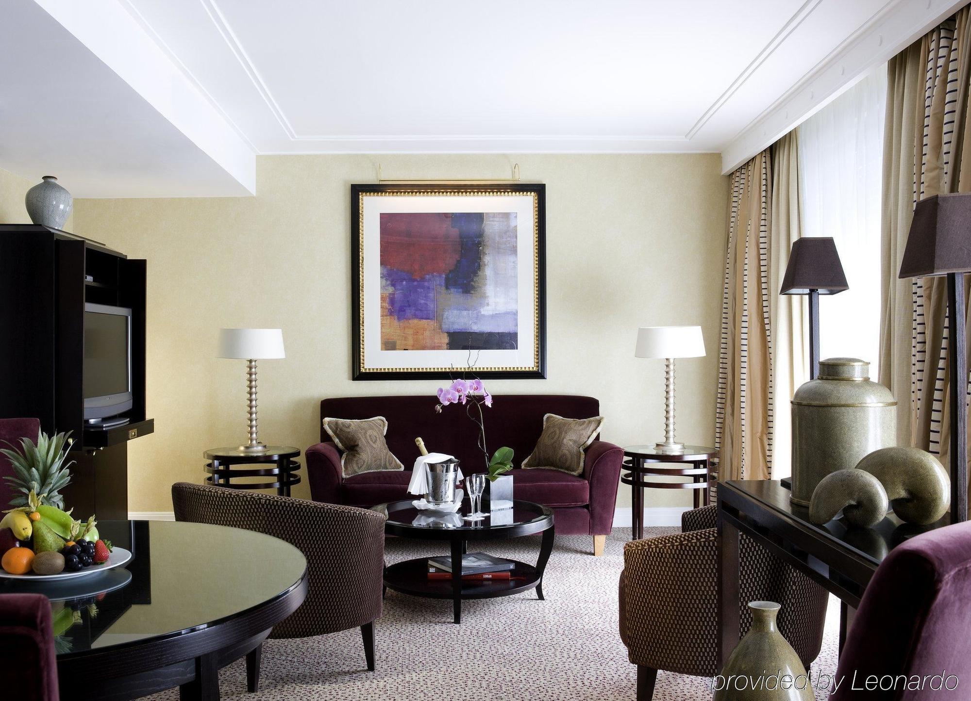 Hotel Warwick Champs-elysees Parigi