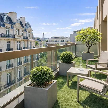 Warwick Champs-elysées