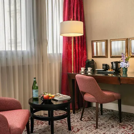 Warwick Champs-elysées Hotel 4*